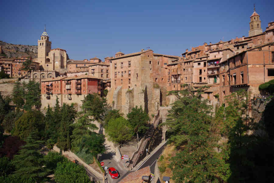 Lots of multistory, very old, stone buildings, almost sheer down to the streets below. There are steps going steeply up into town.